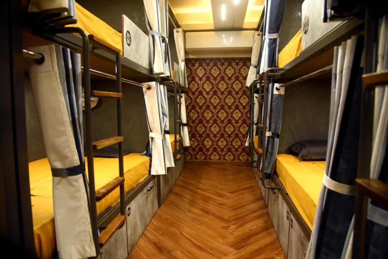 Charyana Hotel Ac Dormitory Ahmadabad Zewnętrze zdjęcie