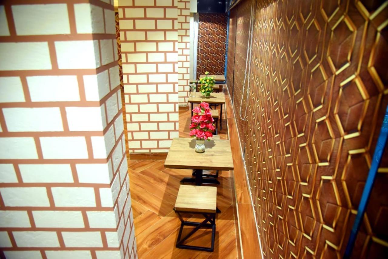 Charyana Hotel Ac Dormitory Ahmadabad Zewnętrze zdjęcie